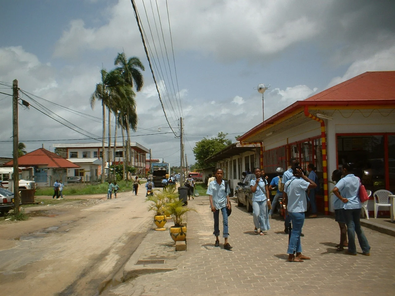 Straatbeeld in Lelydorp, Wanica